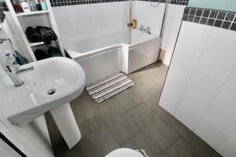 Bathroom (L-Shaped)