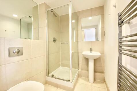 BATHROOM 2