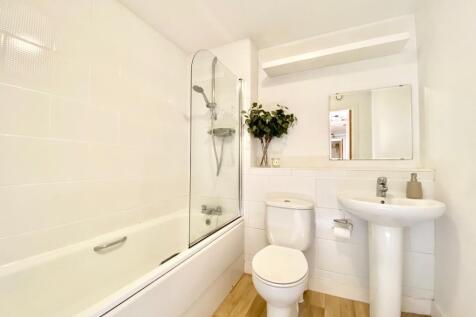 BATHROOM 2