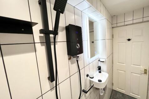 BATHROOM 2