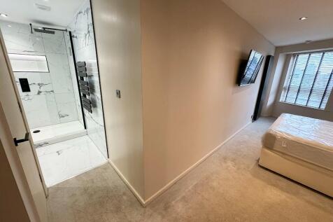 BEDROOM 1 / EN SUITE