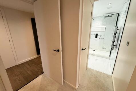 BEDROOM 1 / EN SUITE