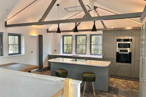 KITCHEN /DINING AREA