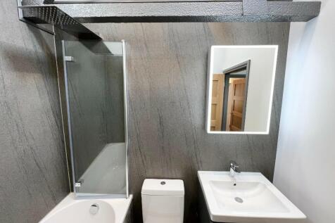 BATHROOM 2