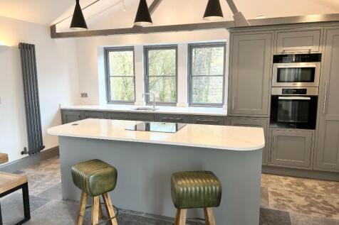 KITCHEN /DINING AREA