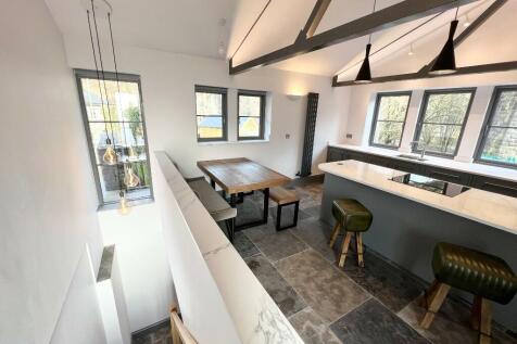 KITCHEN /DINING AREA