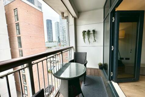COVERED BALCONY