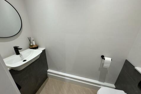 BATHROOM 5