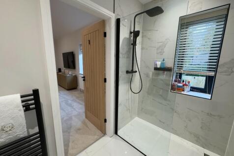 EN-SUITE 1