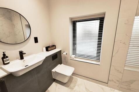 EN-SUITE 2