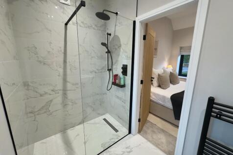 EN-SUITE 2