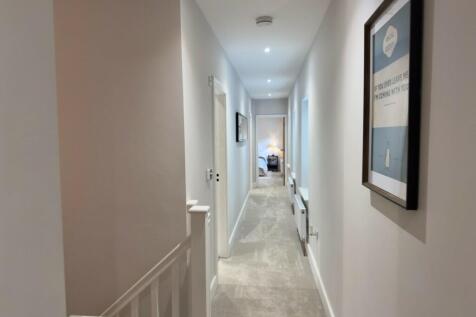 1ST FLOOR HALLWAY