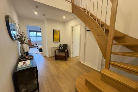 ENTRANCE HALLWAY