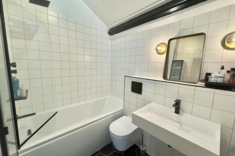 EN-SUITE /BATHROOM 2