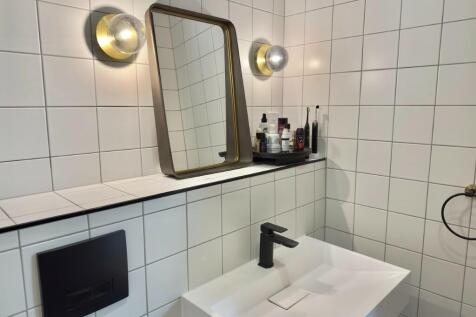 EN-SUITE /BATHROOM 2