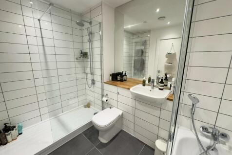 BATHROOM 2