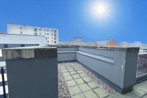 PRIVATE ROOF TERRACE