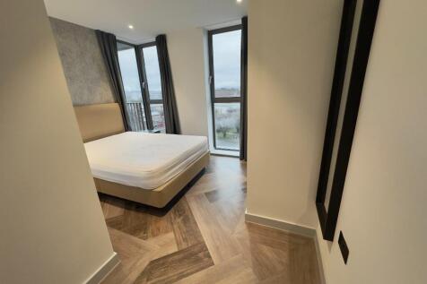 BEDROOM 2