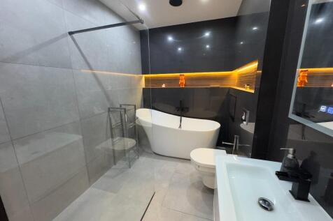 BEDROOM 1 ENSUITE