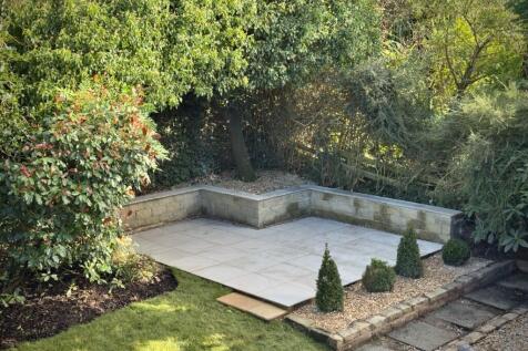 SUN/DINING TERRACE
