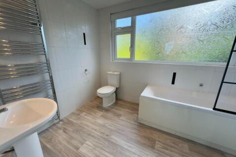 BATHROOM 3