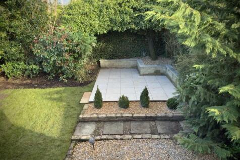 SUN/DINING TERRACE