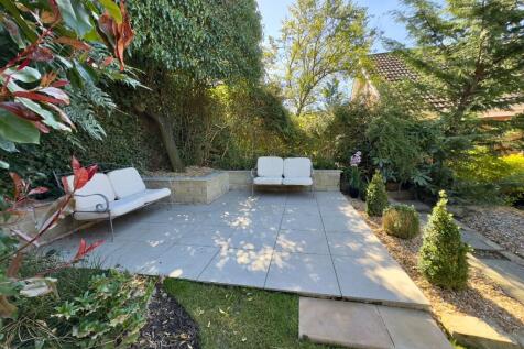 SUN/DINING TERRACE