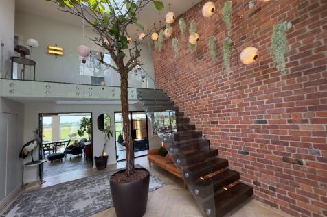 ENTRANCE HALLWAY