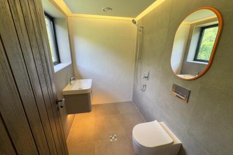 GROUND FLOOR ENSUITE