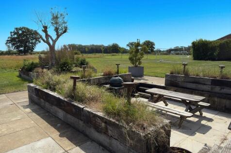 SUNKEN DINING AREA