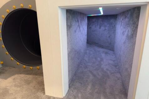 SECRET TUNNEL