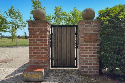 PADESTRIAN GATE