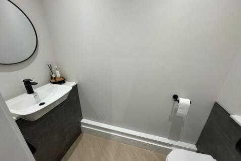 BATHROOM 5