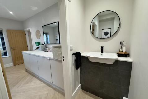 UTILIY / BATHROOM 5