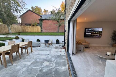 LIVING ROOM / TERRAC
