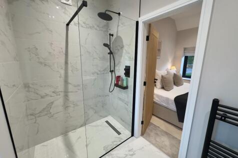 EN-SUITE 2