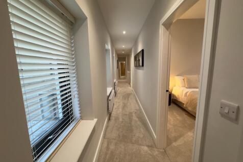 1ST FLOOR HALLWAY