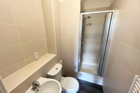 EN-SUITE BATHROOM,