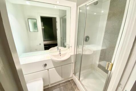 BATHROOM 2