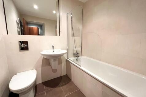EN-SUITE BATHROOM 2