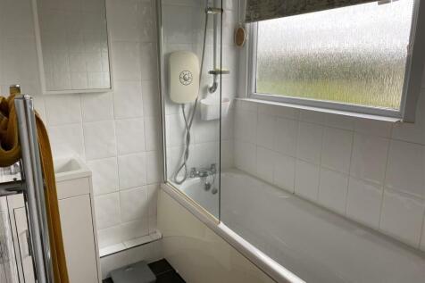 Bathroom 1.jpg