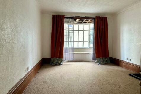 Living Room 1.jpg