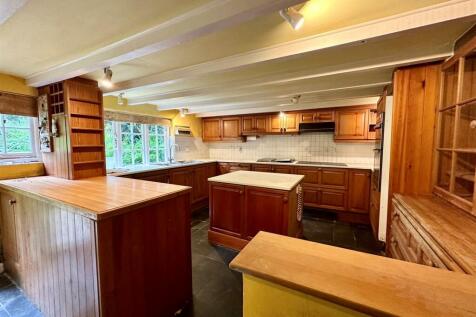 Kitchen 2.jpg