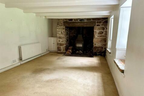 Living Room.jpg
