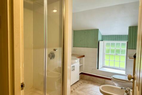 En suite 1.1.jpg