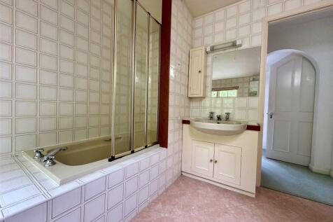 En suite Bathroom 1.jpg