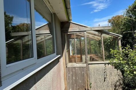 Rear Porch-Potting Area 2.jpg