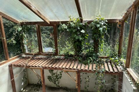 Rear Porch-Potting Area.jpg