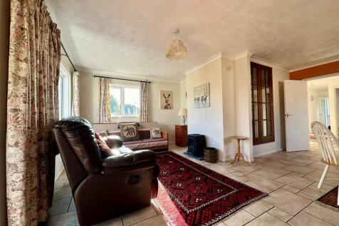 Living Area 1.jpg