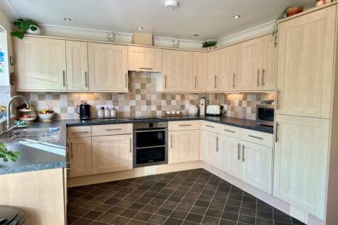 Kitchen 1.jpg